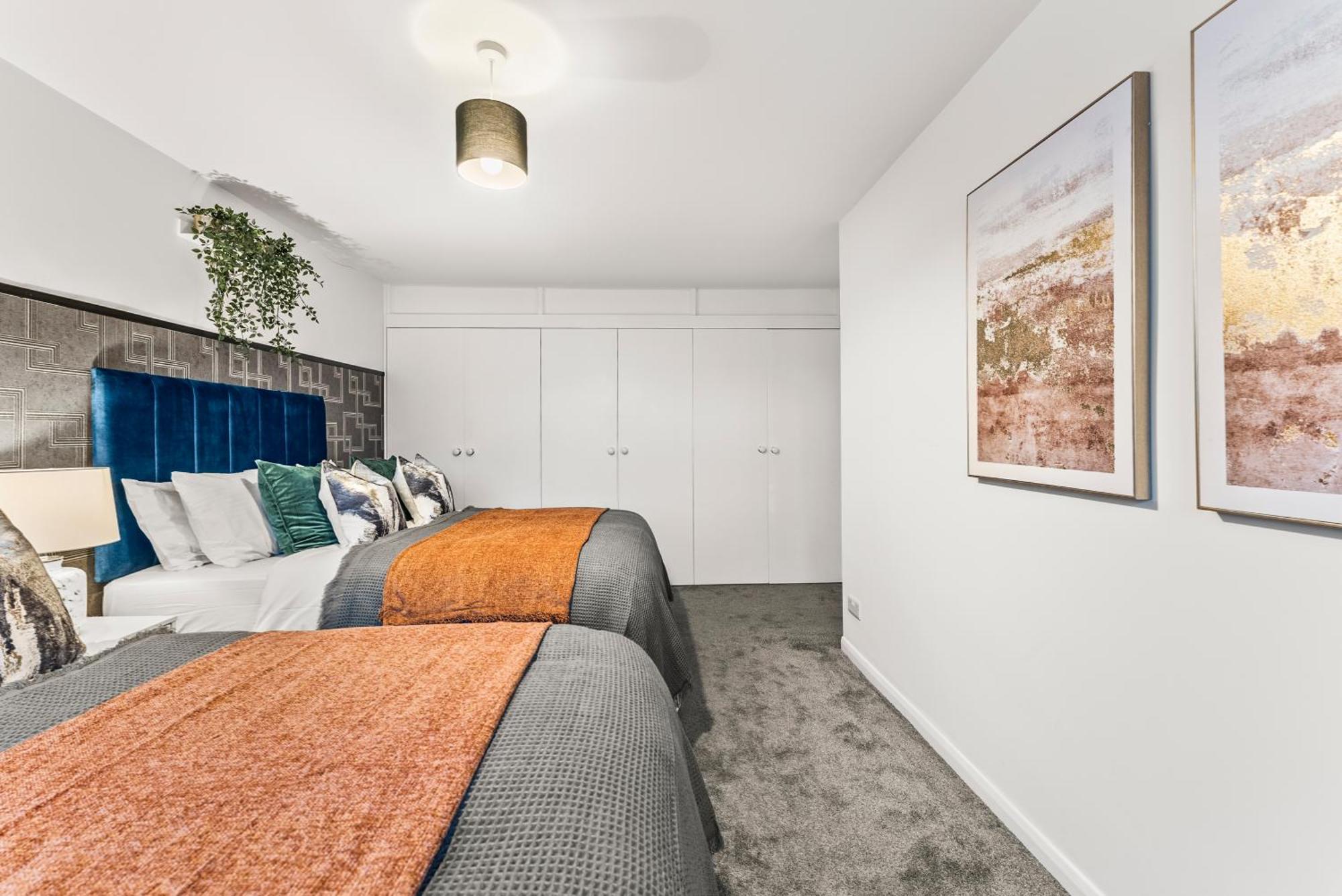 Elegant Retreat In Cheltenham - Garden & Parking Included Bagian luar foto