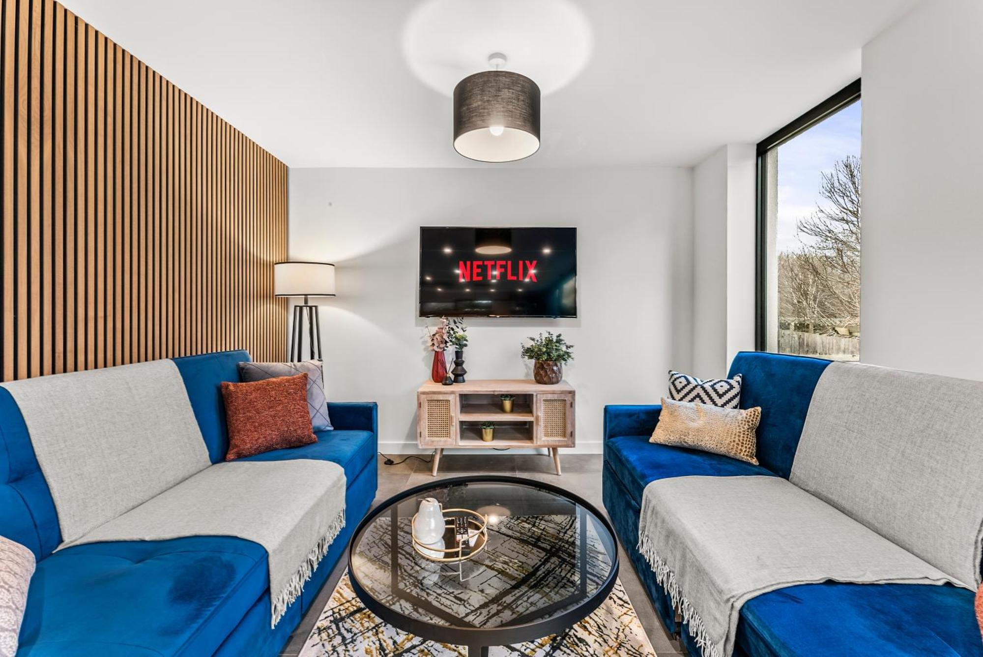 Elegant Retreat In Cheltenham - Garden & Parking Included Bagian luar foto