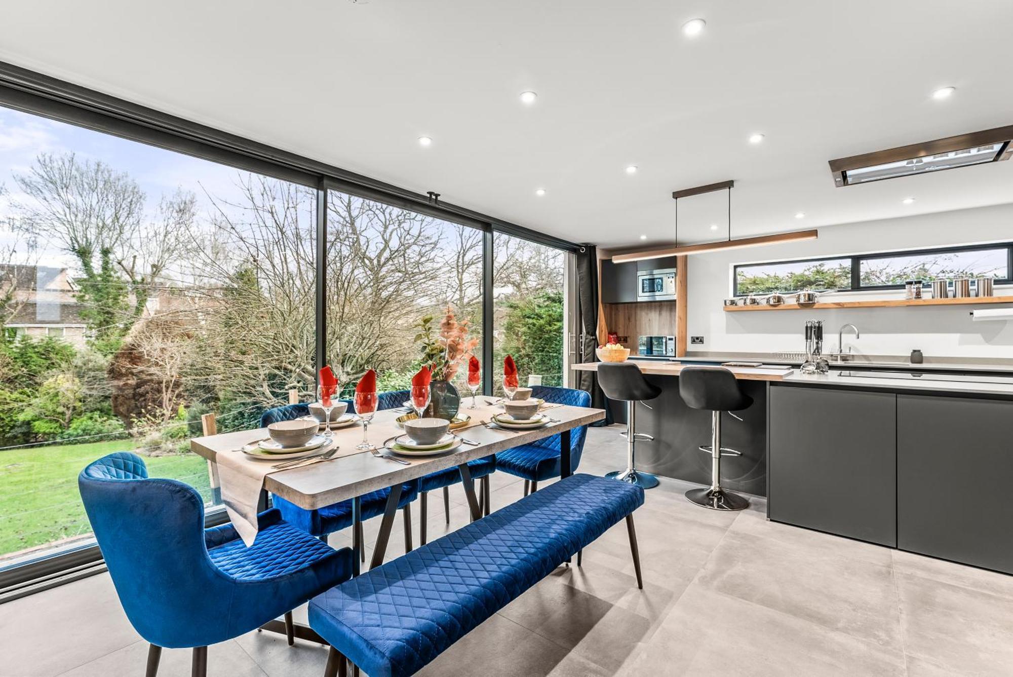 Elegant Retreat In Cheltenham - Garden & Parking Included Bagian luar foto