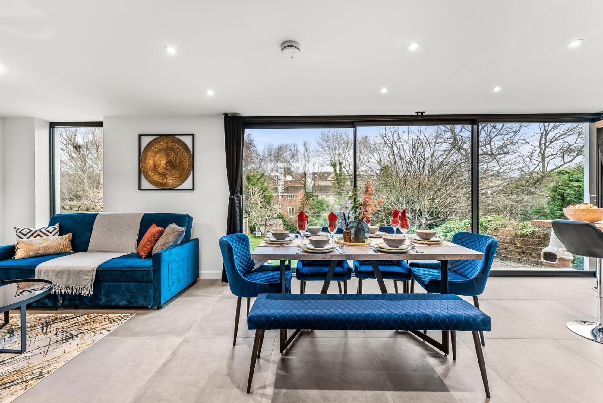 Elegant Retreat In Cheltenham - Garden & Parking Included Bagian luar foto