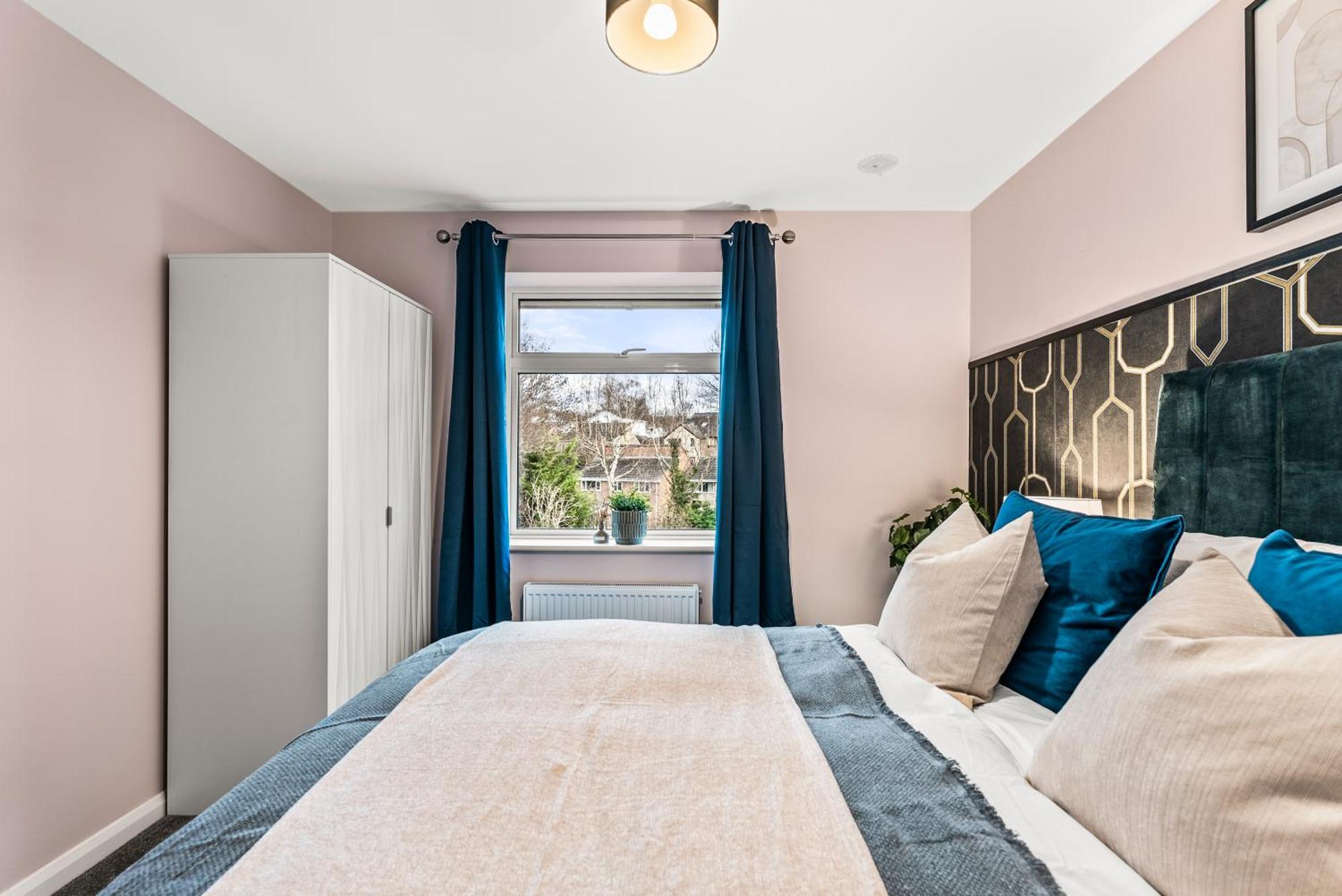 Elegant Retreat In Cheltenham - Garden & Parking Included Bagian luar foto