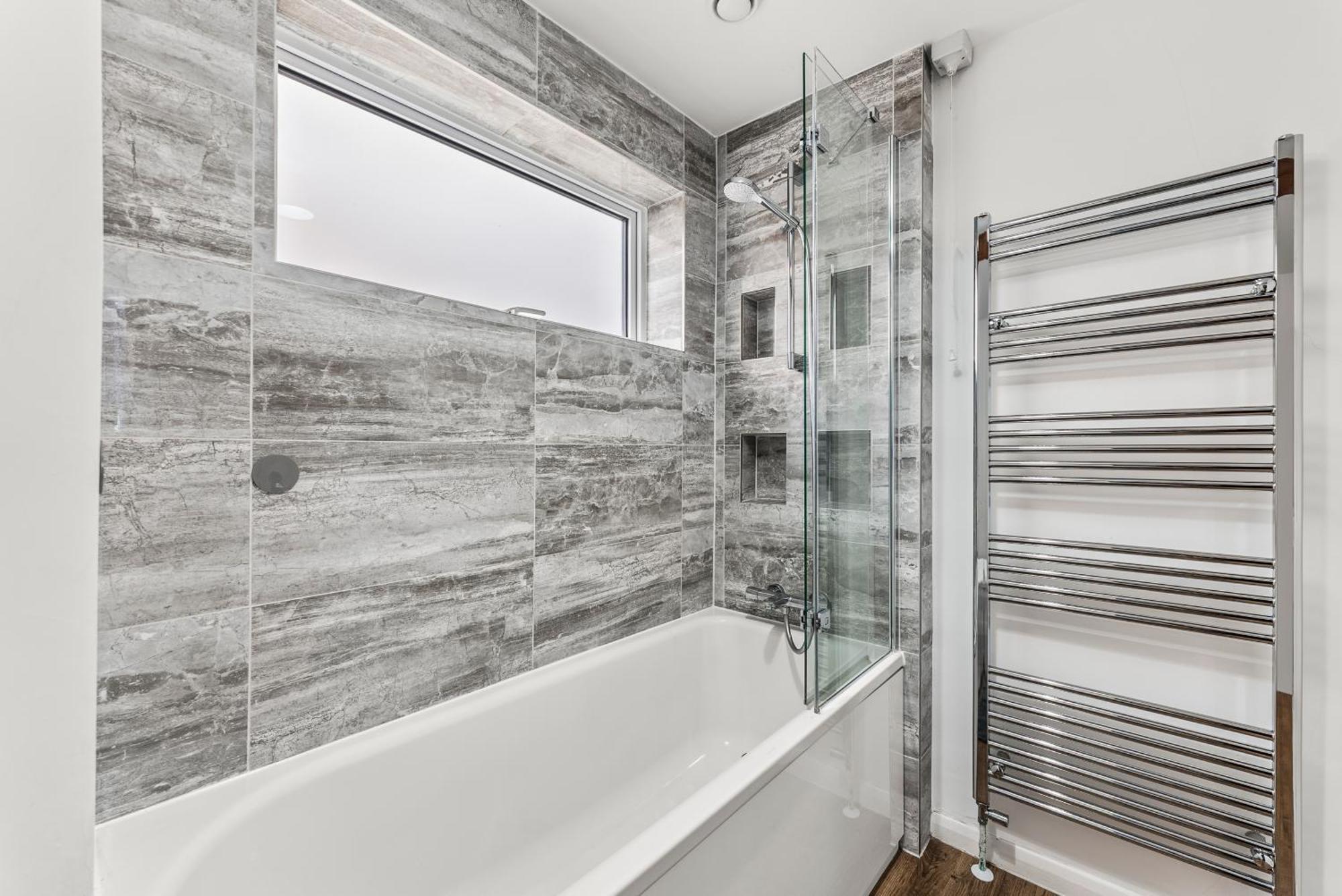 Elegant Retreat In Cheltenham - Garden & Parking Included Bagian luar foto