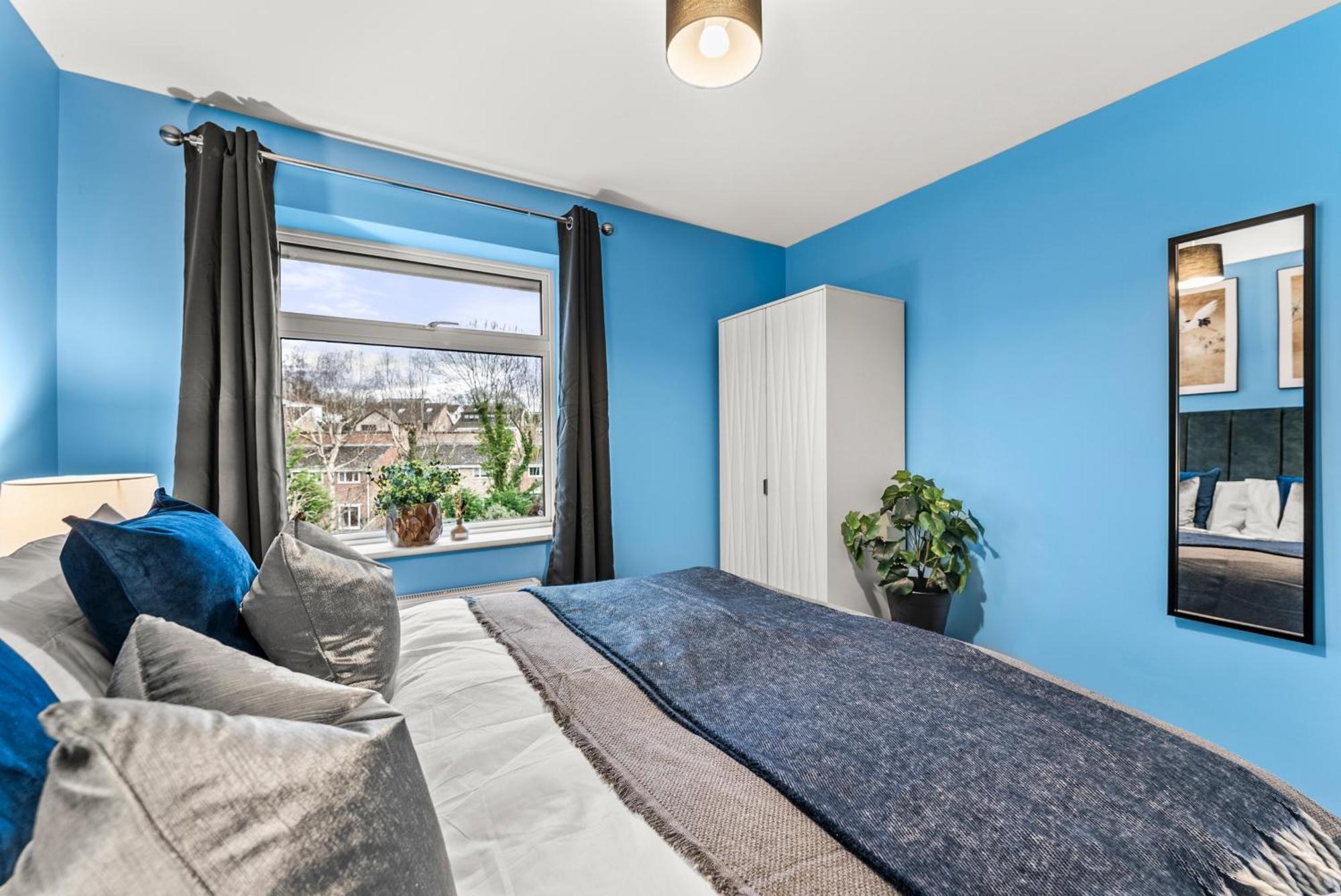 Elegant Retreat In Cheltenham - Garden & Parking Included Bagian luar foto