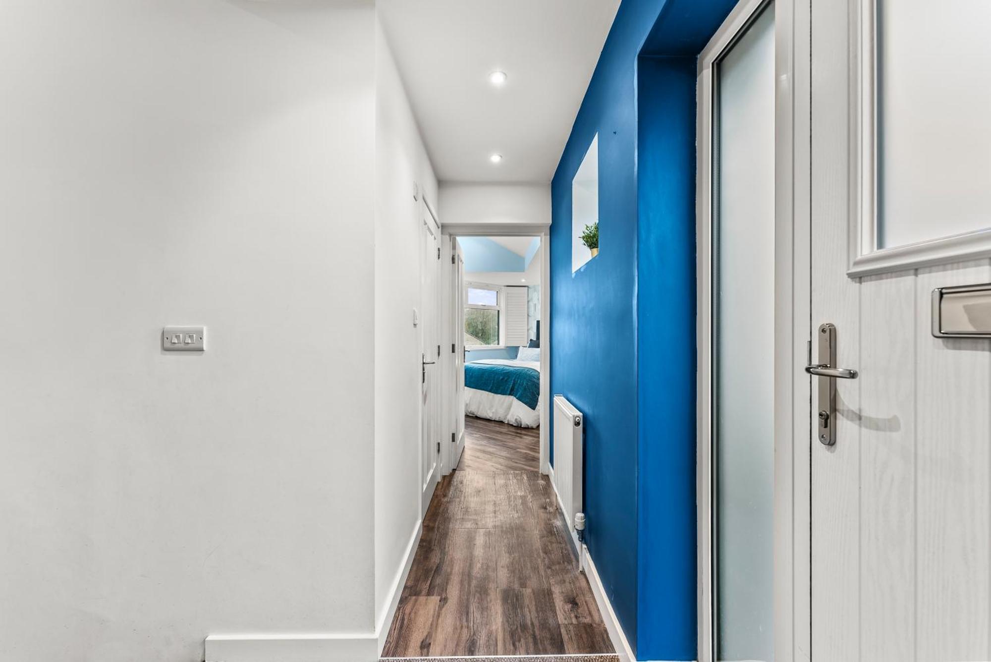 Elegant Retreat In Cheltenham - Garden & Parking Included Bagian luar foto