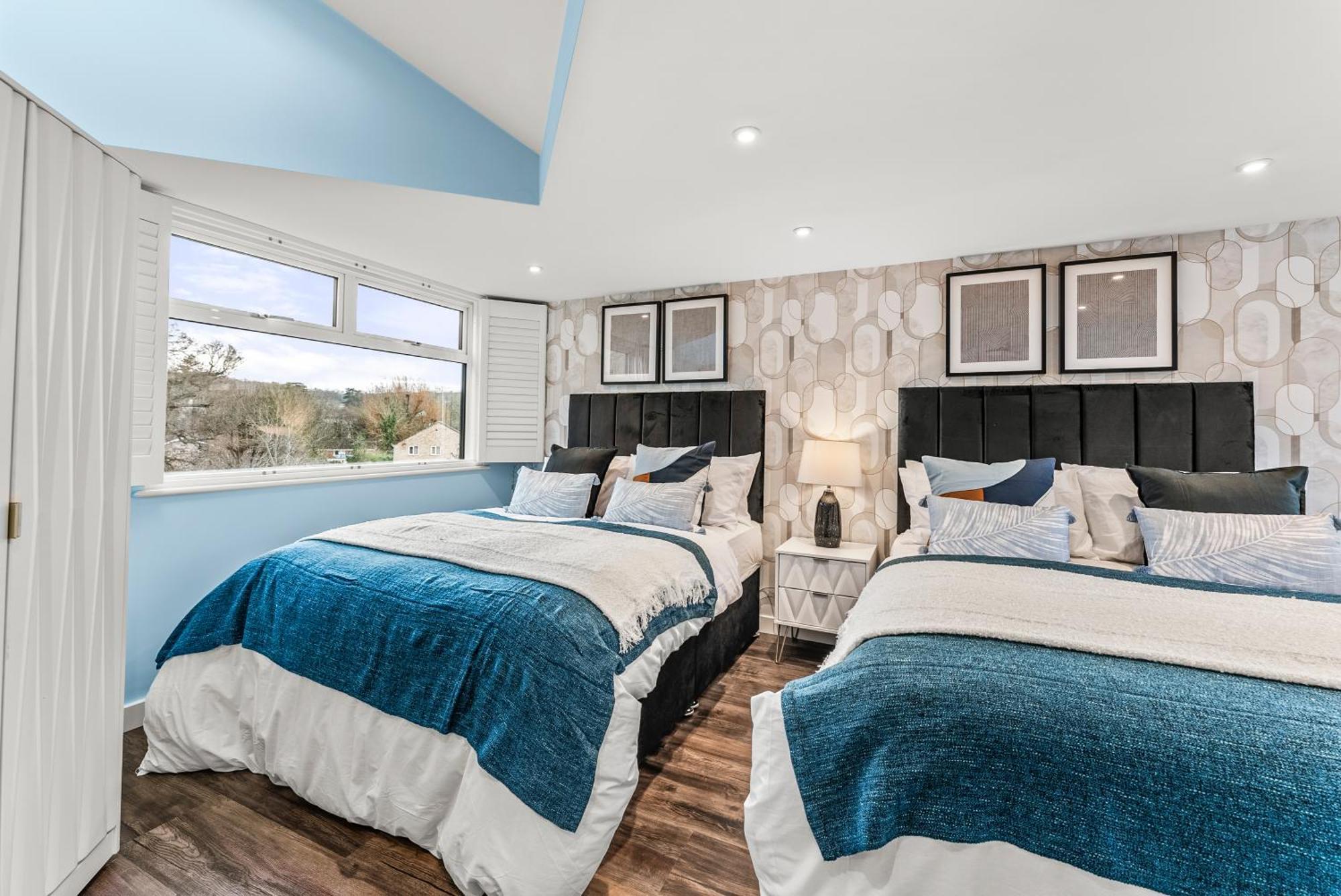 Elegant Retreat In Cheltenham - Garden & Parking Included Bagian luar foto