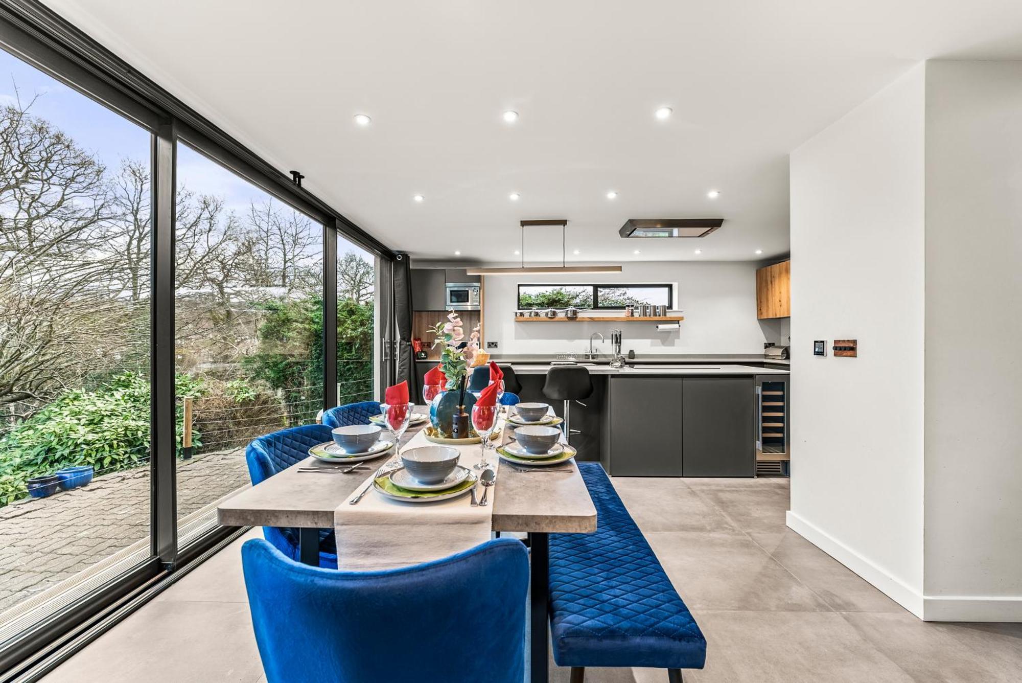 Elegant Retreat In Cheltenham - Garden & Parking Included Bagian luar foto