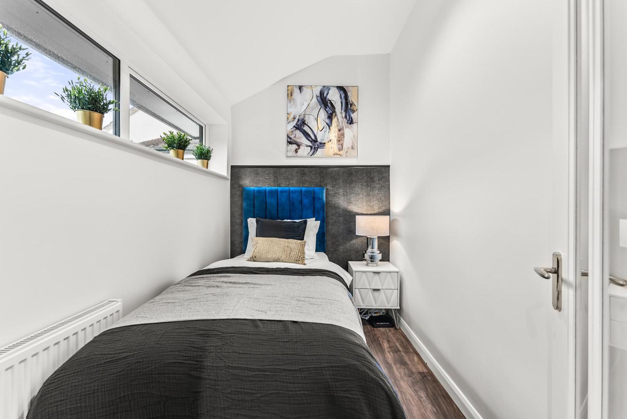Elegant Retreat In Cheltenham - Garden & Parking Included Bagian luar foto